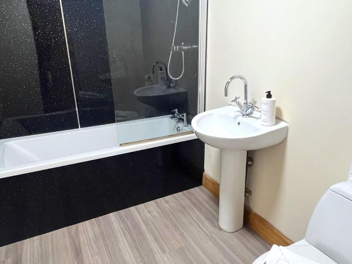 Elegant 2 Bedroom Chalet Единбург Екстер'єр фото